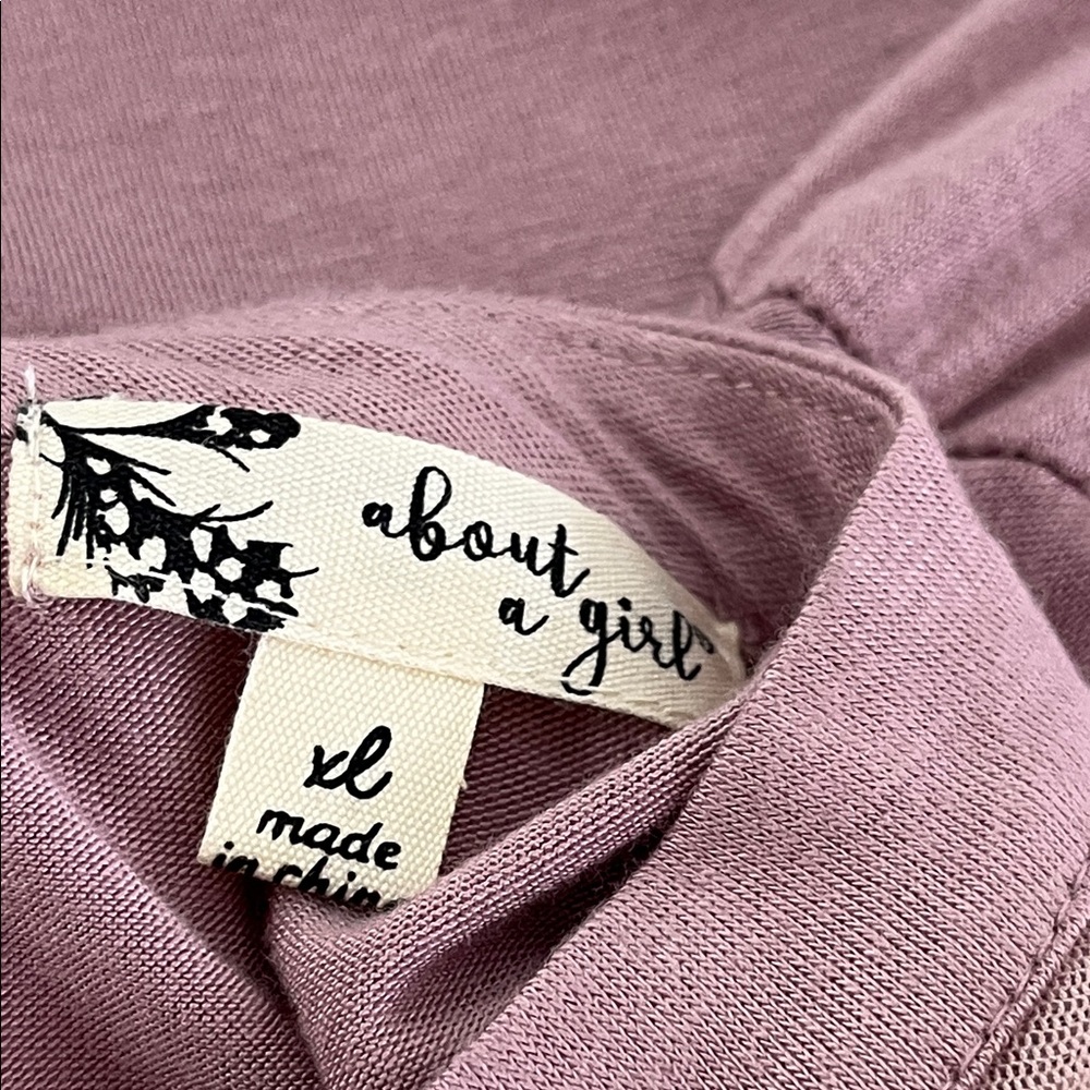 NWT About A Girl Pale Mauve Lace Accent Blouse, Size XL - Picture 15 of 16